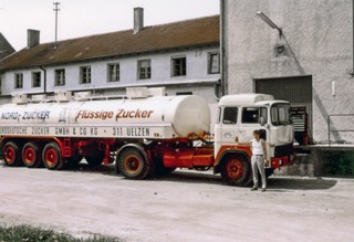 Tank lorry for liquid sugar